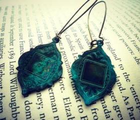 Bohemian earrings in Verdigris Patina. Kidney ear wire in brass. Bohemian Jewelry. Arabian Medallions. Green patina.
