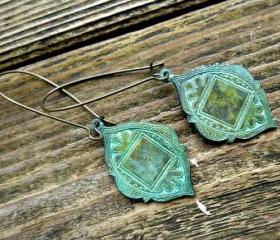 Bohemian earrings in Verdigris Patina. Kidney ear wire in brass. Bohemian Jewelry. Arabian Medallions. Green patina.