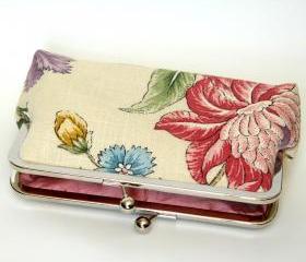 Clutch Frame Kisslock Purse Lined in Silk in a Linen Flower Print