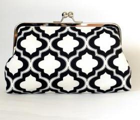Silk Lined Black and White Lattice Frame Kisslock Clutch Lined in Pink