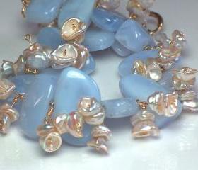 Bold Chalcedony, Keishi Pearl and Solid Gold Bracelet