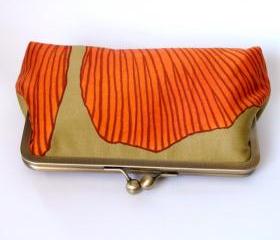 Clutch Frame Kisslock Purse Lined in Silk in a Ginkgo Sateen Print