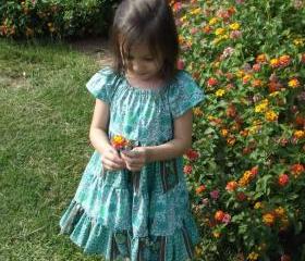 Girls Ruffled Dress size 4, short sleeves, tie sash, full twirl skirt