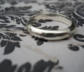 Rounded silver band