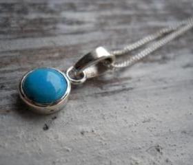 round turquoise pendant