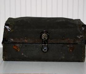 Vintage Suitcase / Vintage Trunk
