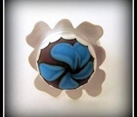 Ring - Sterling Cornflower Blue Chocolate Brown Glass Flower Size 7