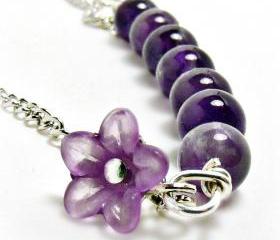 Amethyst Bar Necklace w/ Flower-Amethyst necklace, amethyst jewlery, purple necklace , purple jewelry, flower jewelry , gift for her, graduation gift, february bithstone, gemstone necklace, gemstone jewelry, simple necklace, simple jewelry, bead necklace , bead jewelry