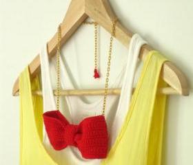 Crochet bow necklace. Red cotton