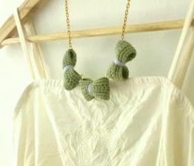 Three crochet bows necklace.Moss green and lavender cotton yarn, golden colour chain