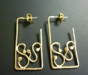 rectangle hoop earrings in gold-big rectangle hoops-gold hoop earrings-gold rectangle hoops