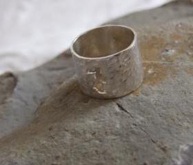 Bunny Silhouette Ring: A sterling silver ring with a cut out silhouette of a bunny