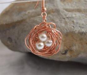 Copper nest earrings: A cute pair of earrings made from copper wire and white pearl beads.