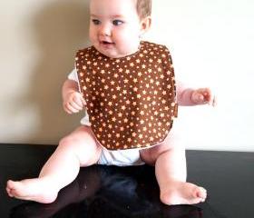 baby bib stars brown 