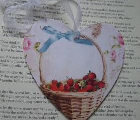 Wooden Heart with strawberry basket design