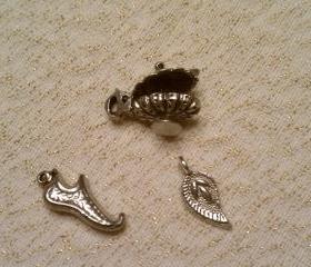 Moveable Part Genie Lamp, Slipper w/curled Toe, Paisley