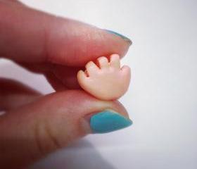Pair of tiny baby hands pin brooch