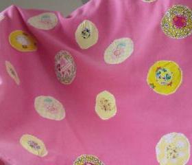 pink baby blanket with yellow and cream circles