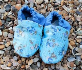 Baby booties, blue flowers, 0-6 months