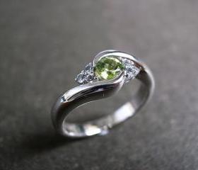 Wedding Ring with Green Sapphire in 14K White Gold