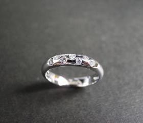 Diamond Wedding Ring in 18K White Gold