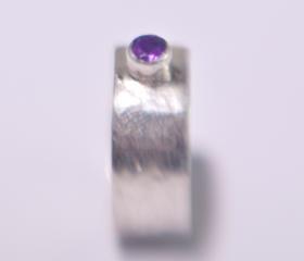 Hammered Ring With Amethyst