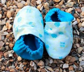 Baby booties, blue flowers 0-6 months