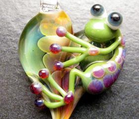 Heart pendant - Glass lampwork jewelry charm - Boomwire Glass