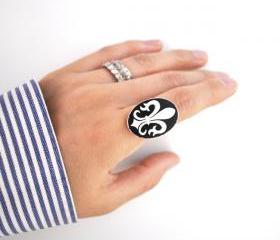 fleur de lis ring, Black and White Fleur de lis Cameo Ring, French, France