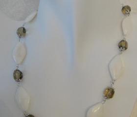 Necklace, white mother of pearl