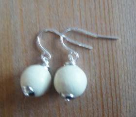 Earrings, wooden (1 pair of earrings)