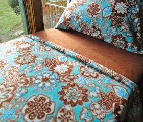  Fleece Bedding for Girls Flowers Adrift in a Turquoise Pool Fits Cribs & Toddler Beds 