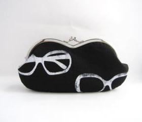sunglasses case -sunglasses on black linen - snap case- frame purse