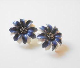 blue and white flower earrings, vintage signed trifari