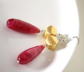 hot pink and gold earrings - neon summer trend - gemstone drops