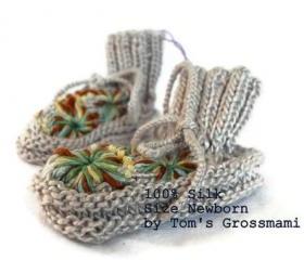 Organic Newborn-Booties, Silk Plant Colour Dyed, Embroidered, High Quality Natural Product, Swiss Handmade by Tom's Grossmami