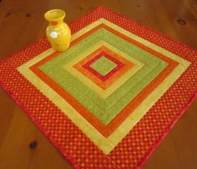 Quilted Table Topper bright Squared