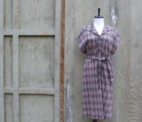 1960s Houndstooth Belted Midi Dress in Grey and Pink
