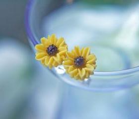 Petite Yellow Sunflower Post Earrings. Hypoallergenic Titanium Posts