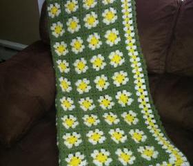 Crochet Daisy inspired granny square crochet afghan blanket
