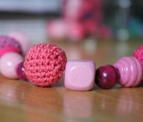 Summery neklace with crocheted balls