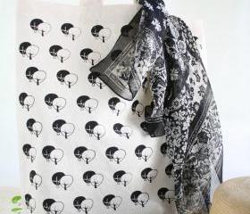 Tote bags hand printed in organic cotton.