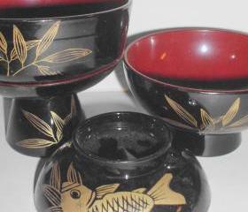 saki set in black and dark red vintage 60s with koi decoration in gold