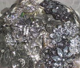 Brooch bouquet