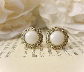 Bridesmaid Earrings,Vintage gold chain link and pearl earrings ,Vintage Button Earrings, Vintage earrings, gold, studs, post, fall fashion, summer trends