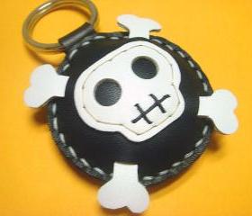 Ashbren the Skull leather charm ( black and white )