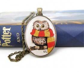 Owl Jewelry, Harry Potter Necklace, Harry Potter Jewelry, Resin Necklace, Gryffindor, Hogwarts
