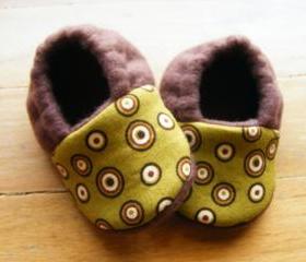 Mod Brown Circles Fleece Baby Booties