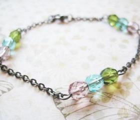 Bracelet with Czech glass beads and gunmetal chain - Forest Light