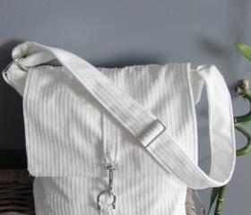 White shoulder bag, velvet